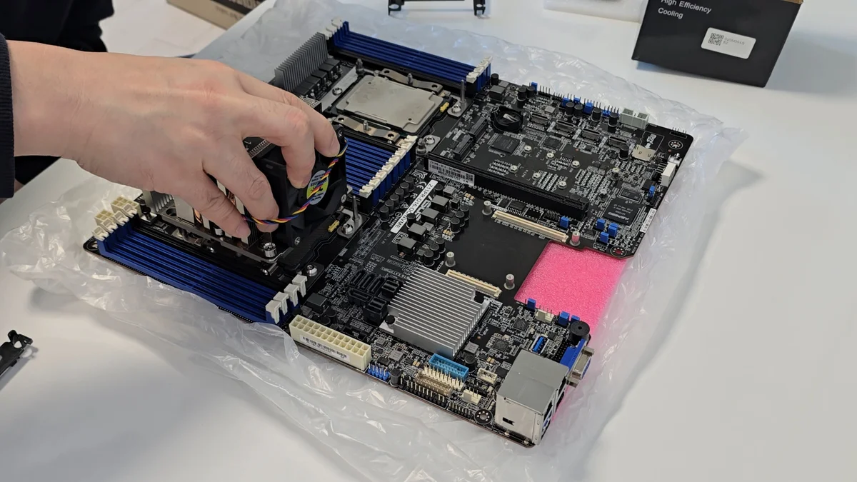 미조립 상태의 Z11PR-D16 보드